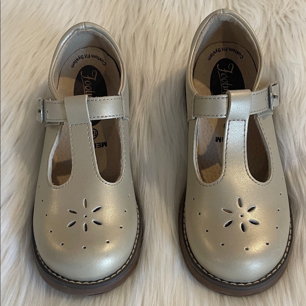 FootMates Girls T-Bar Mary Jane Shoes